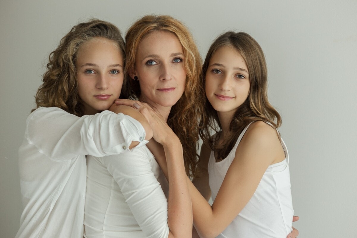 fotografiranje družine mami in hčerke v studiu